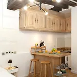 Апартаменты Le Columba-studio Parisien Saint-germain